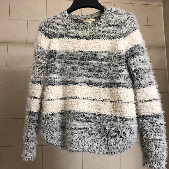 89th & Madison Sweaters - 89th and Madison unique fluffy sweater cream/grey size Small